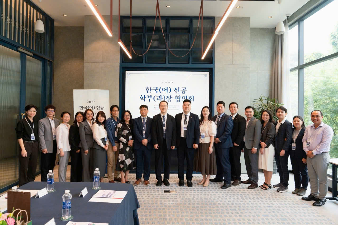 TRƯỞNG KHOA ĐÔNG PHƯƠNG TDC THAM GIA THẢO LUẬN ĐỊNH HƯỚNG XÂY DỰNG HỆ THỐNG HỢP TÁC ĐÀO TẠO NGUỒN NHÂN LỰC TIẾNG HÀN